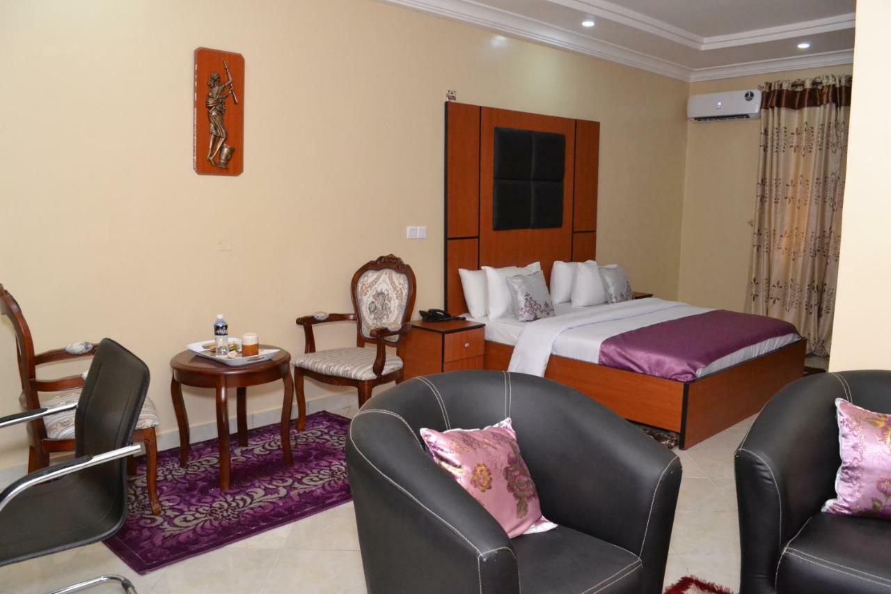 Limoh Suites Benin-Stadt Exterior foto