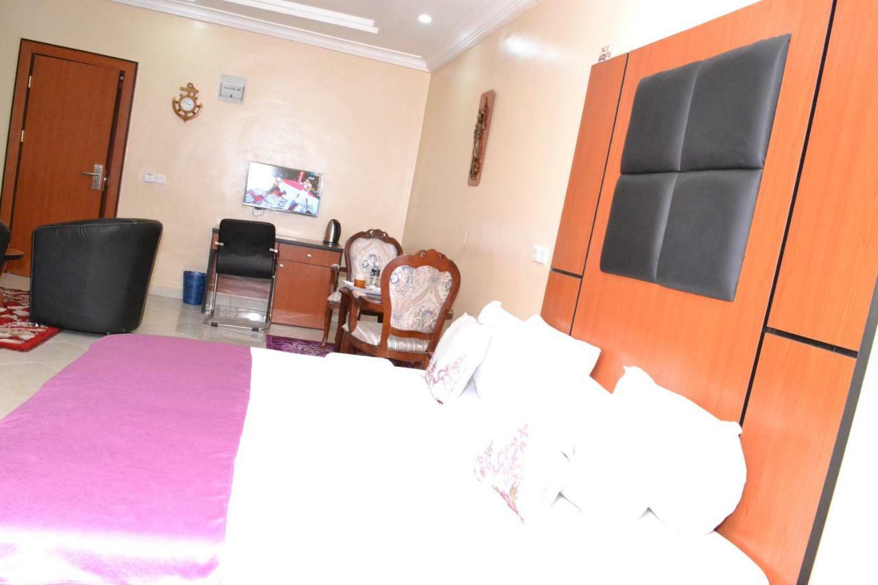 Limoh Suites Benin-Stadt Exterior foto
