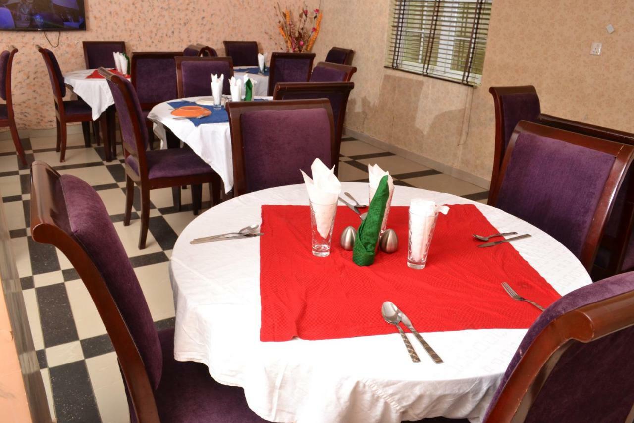 Limoh Suites Benin-Stadt Exterior foto