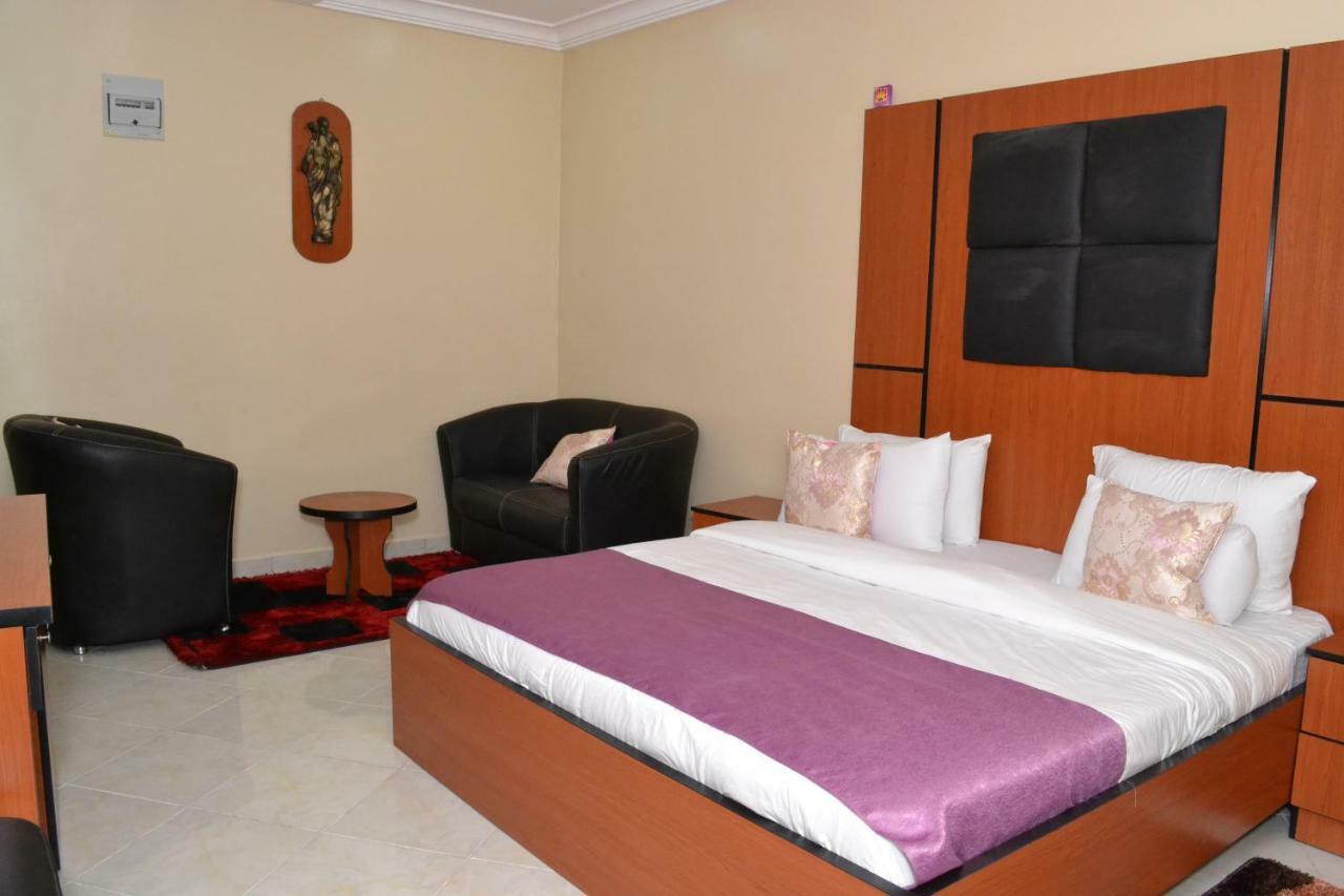 Limoh Suites Benin-Stadt Exterior foto